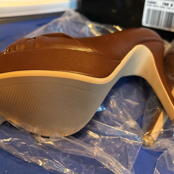 Colin Stuart high heels - Picture 4 of 9